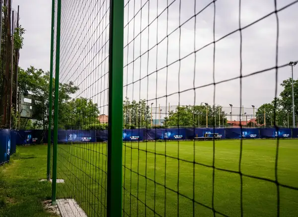 Zaščitna mreža na šolskem igrišču
